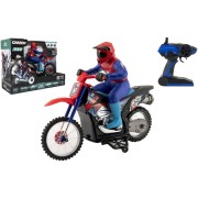 Motorka RC vypouštějící páru