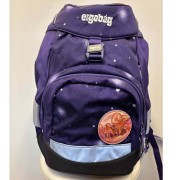 Školní batoh Ergobag Prime s motivem hvězd a výrobní vadou